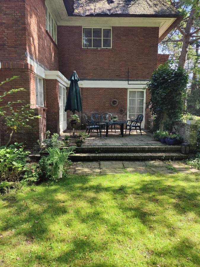 Vrijstaande Rietgedekte Villa Nabij Uitvalswegen Wassenaar Esterno foto
