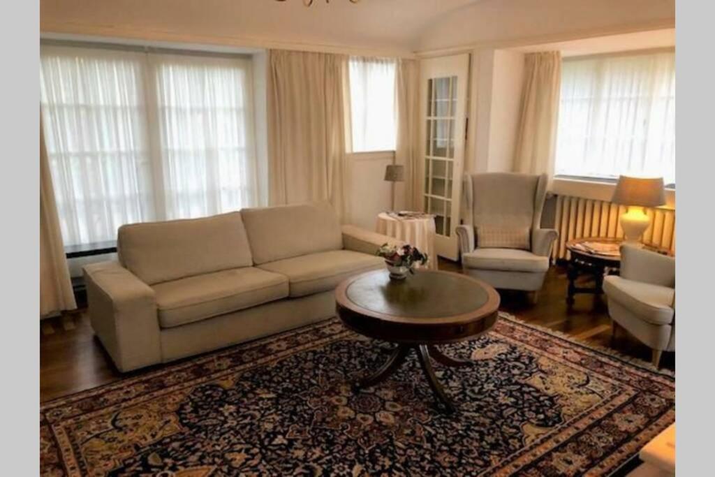 Vrijstaande Rietgedekte Villa Nabij Uitvalswegen Wassenaar Esterno foto