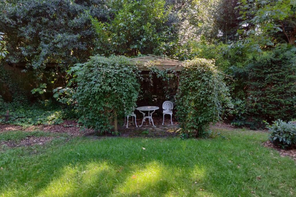 Vrijstaande Rietgedekte Villa Nabij Uitvalswegen Wassenaar Esterno foto