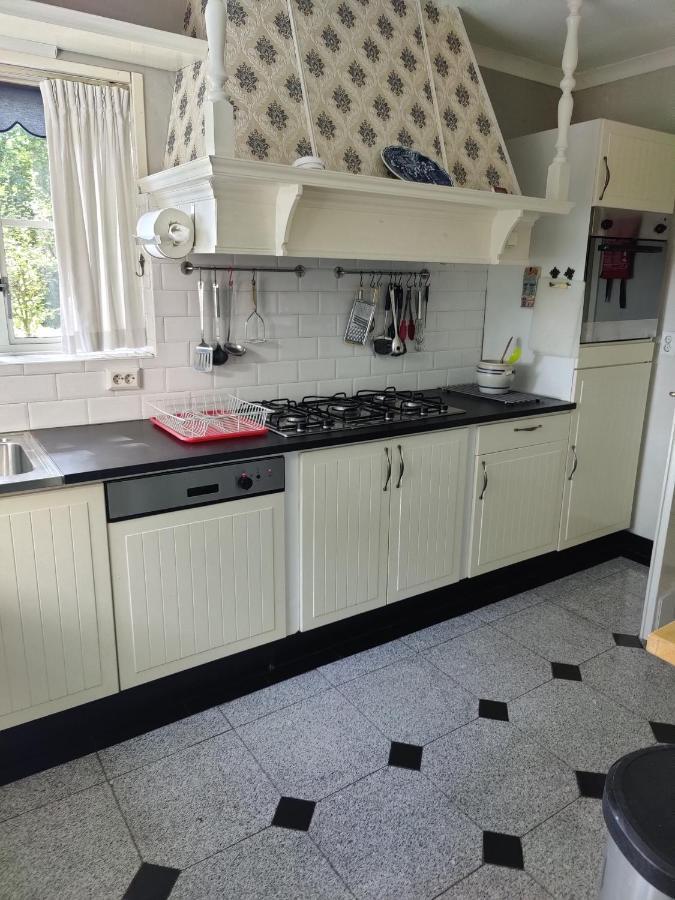 Vrijstaande Rietgedekte Villa Nabij Uitvalswegen Wassenaar Esterno foto